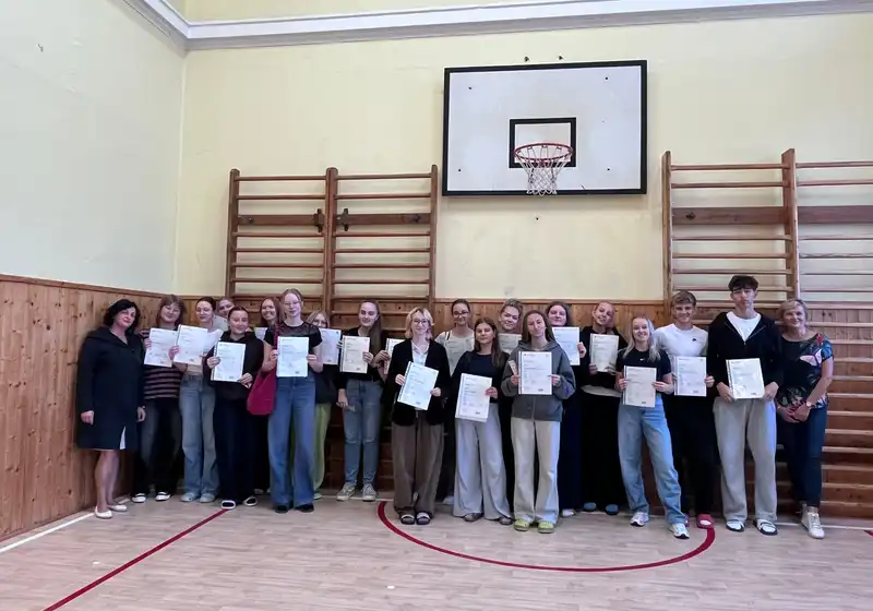 Předávání mezinárodní certifikáty Cambridge